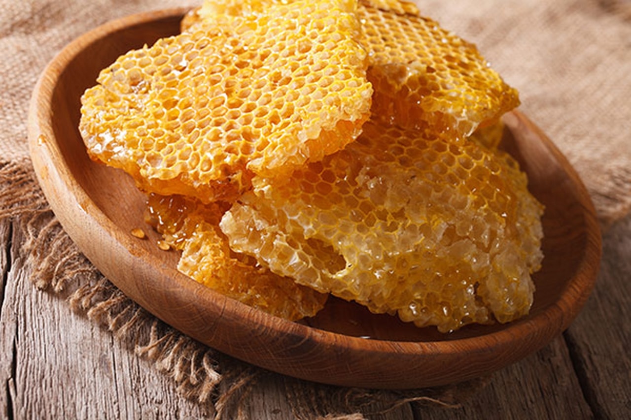 4343 1 فوائد شمع العسل - طبيبك الخاص في شمع العسل سلوى سعود